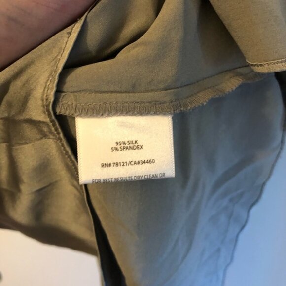 Gray Silk V-Neck Tank Top - 23 inch Pit to Pit - Picture 2 of 5